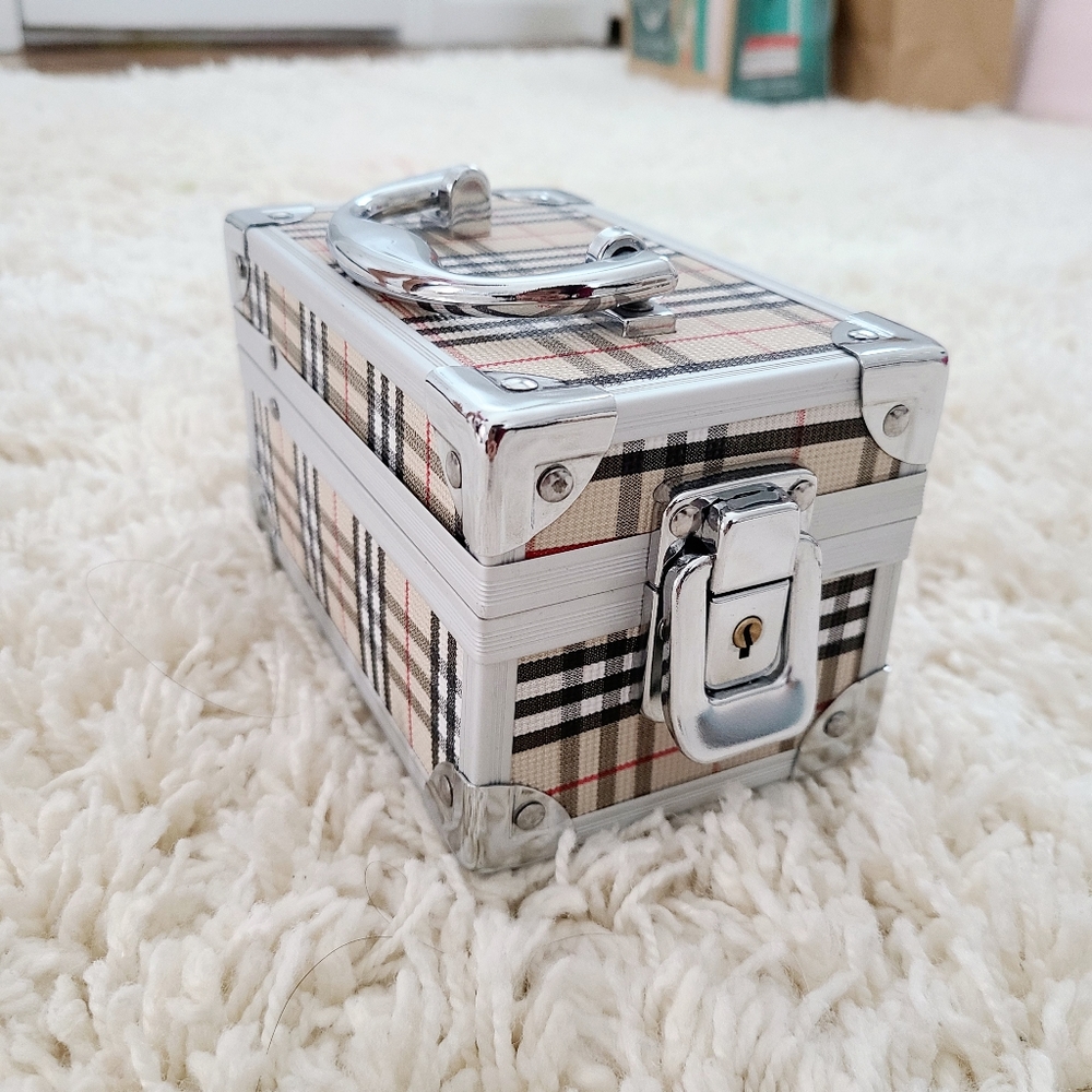 JEWELRY BOX